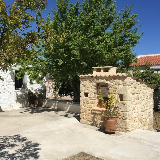 Aνεξάρτητη Παραδοσιακή Πέτρινη Κατοικία Corinth Exterior photo