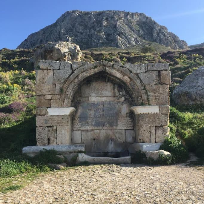 Aνεξάρτητη Παραδοσιακή Πέτρινη Κατοικία Corinth Exterior photo