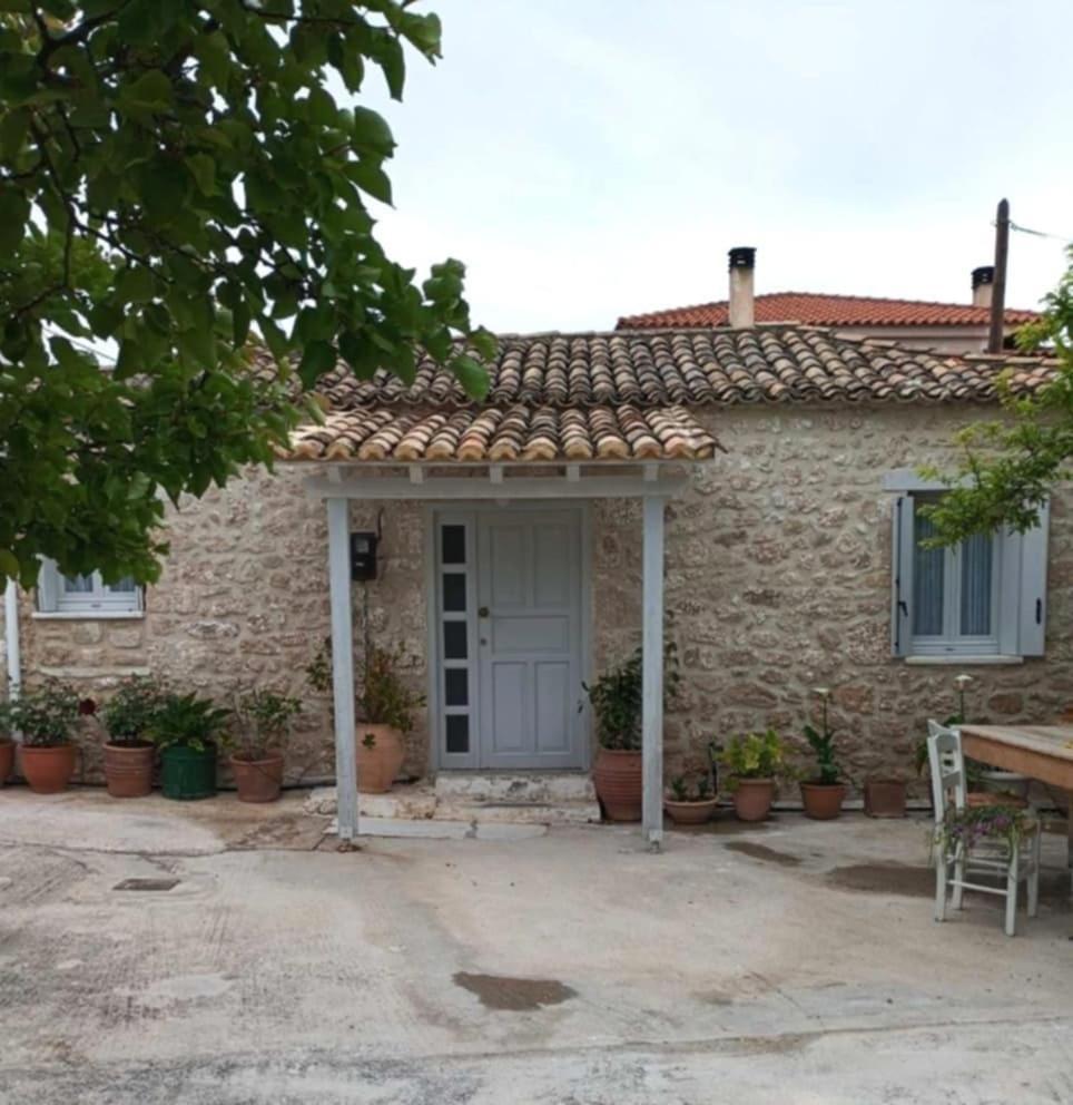 Aνεξάρτητη Παραδοσιακή Πέτρινη Κατοικία Corinth Exterior photo