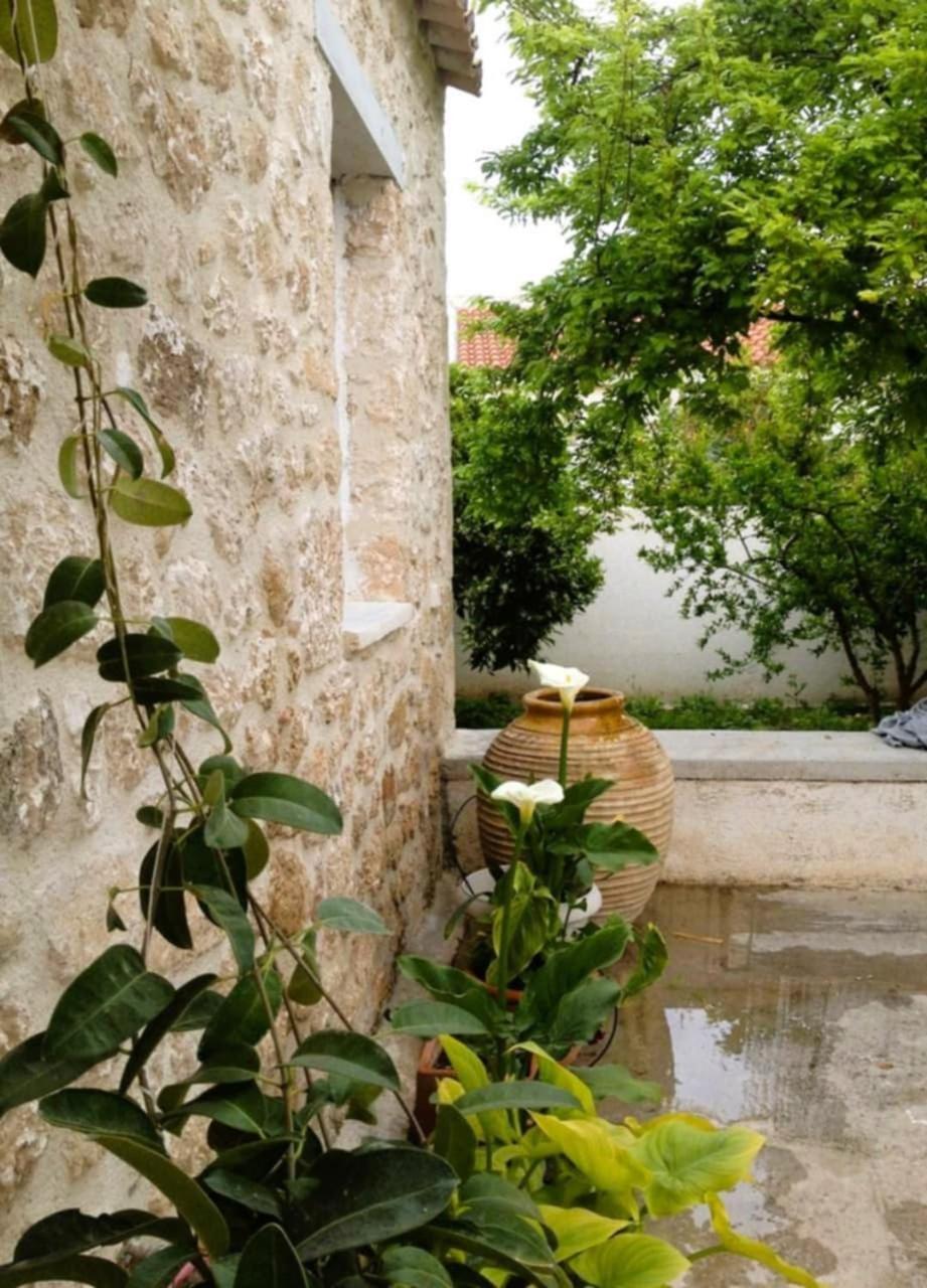 Aνεξάρτητη Παραδοσιακή Πέτρινη Κατοικία Corinth Exterior photo